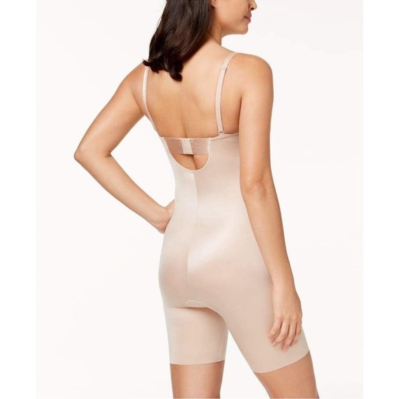 Spanx Women’s Strapless Cupped Mid-Thigh Bodysuit Size Medium - Picture 2 of 9